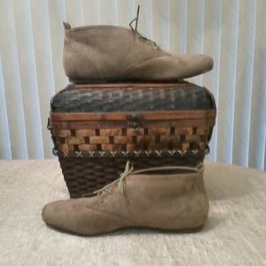 $$$ Avenue Ankle Boots Size 9.5 $$$